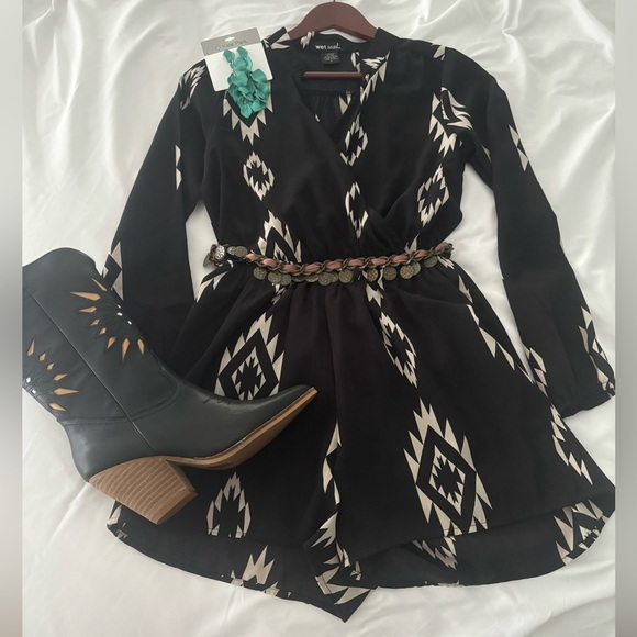 Wet Seal Long Sleeve Romper - Picture 2 of 3